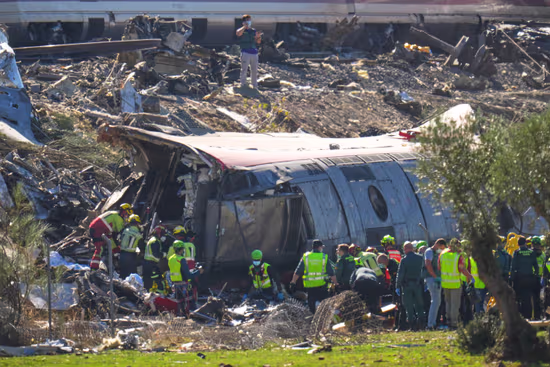 Choque de trenes en España deja al menos 68 muertos